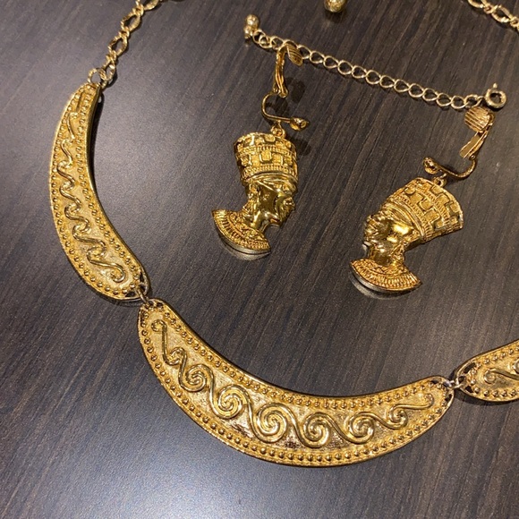 VTG AVON Egyptian Queen Nefertiti Clip Earrings & Choker Necklace SET - Picture 4 of 7